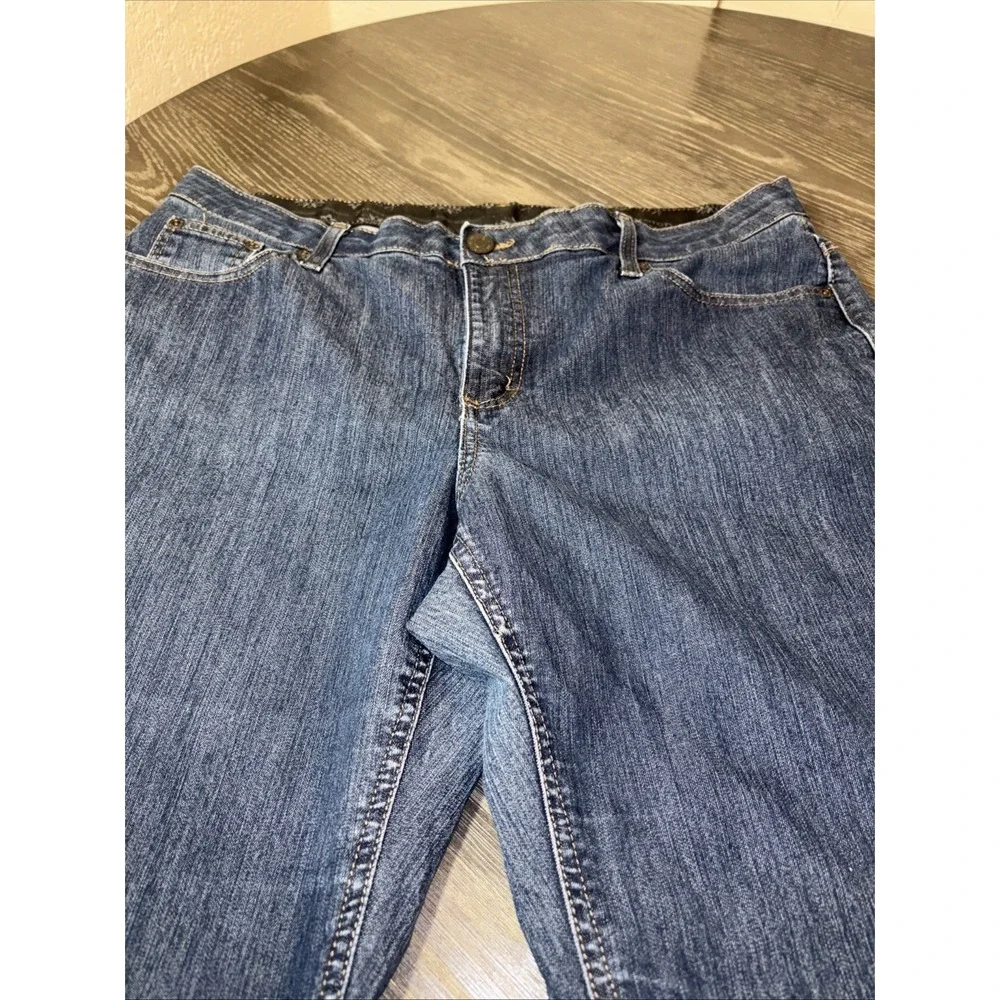 MERONA Woman's Size 16 Jeans  Stretch Mid Rise Casual Blue Denim 5-Pocket Design